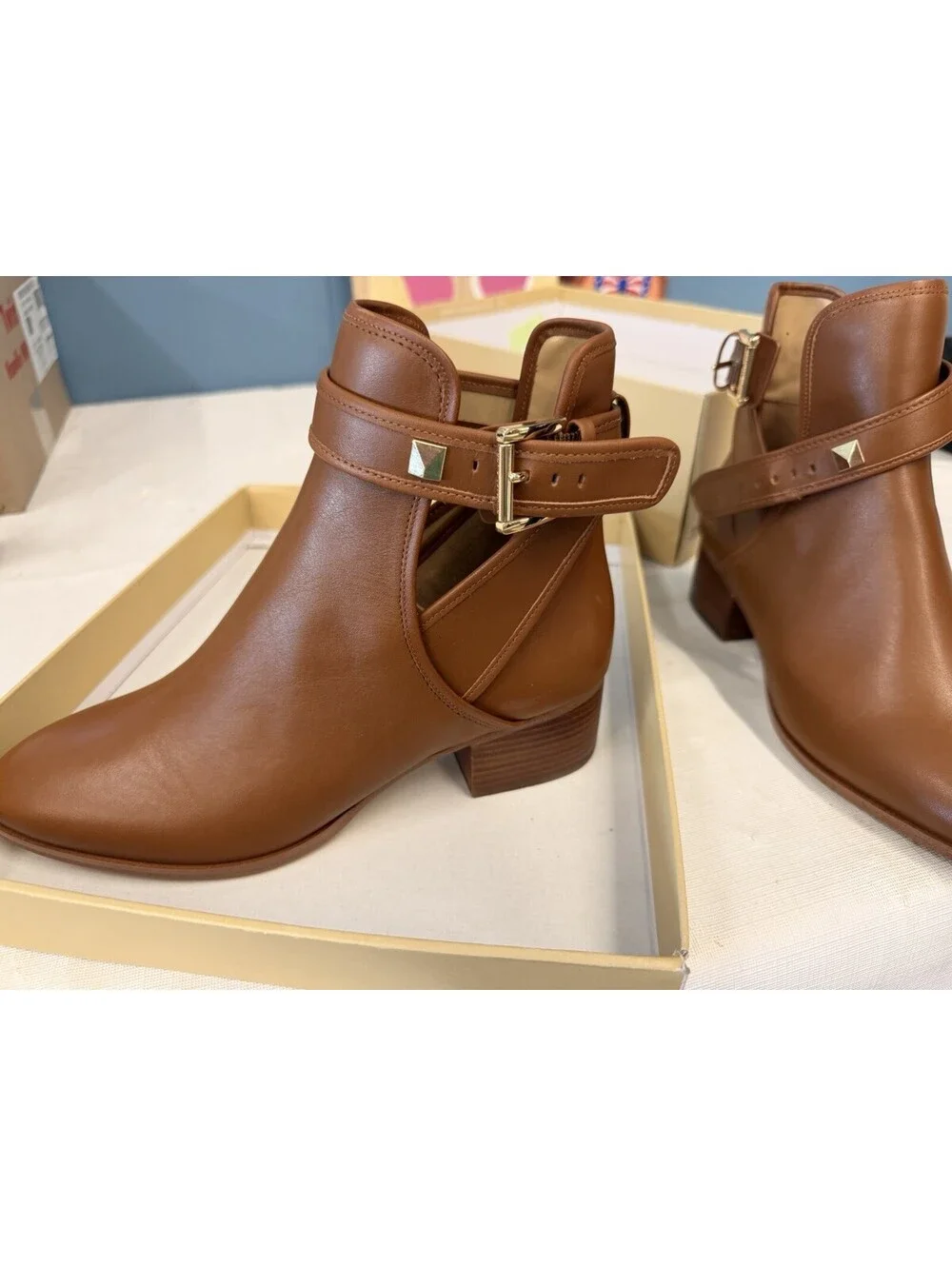 NIB Michael Kors Britton Leather Ankle Bootie Luggage Brown Women's 6M Cutout